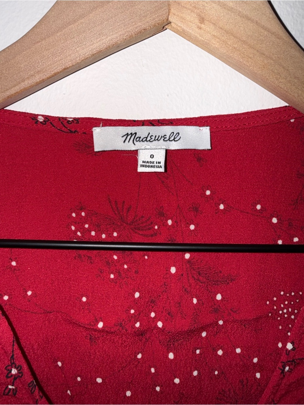 Madewell Red Floral V‑Neck Button Front Blouse - Picture 4 of 6